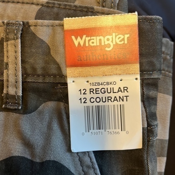 NWT Boys camouflage wrangler shorts size 12 regular - Picture 7 of 7